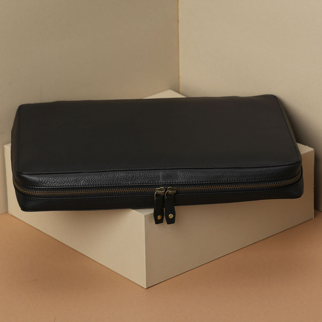 Leather portfolio case for laptop zippered
