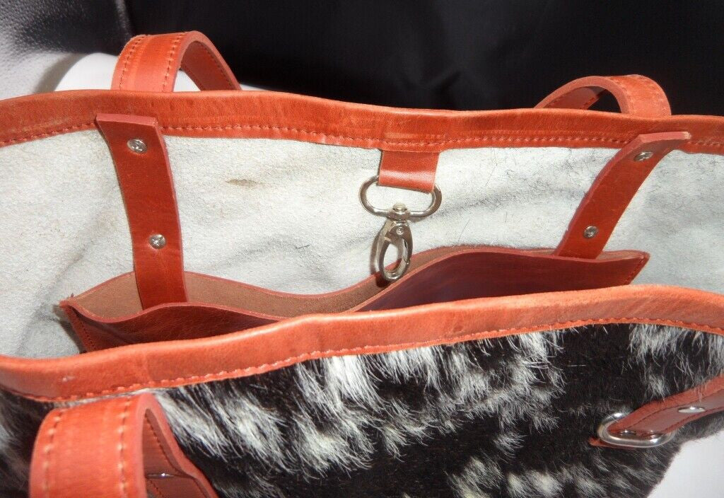 As the seasons change, so do our fashion needs. Summer trends are quickly being replaced by fall staples, and one of the most essential items a girl or woman needs is a stylish yet functional cowhide bag. Leather evening and weekend bags for girls, women and school fit this need perfectly.