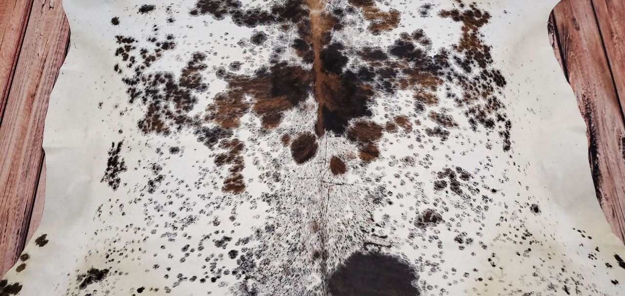This unique salt and pepper cowhide rug is perfect for high traffic area and is completely natural.