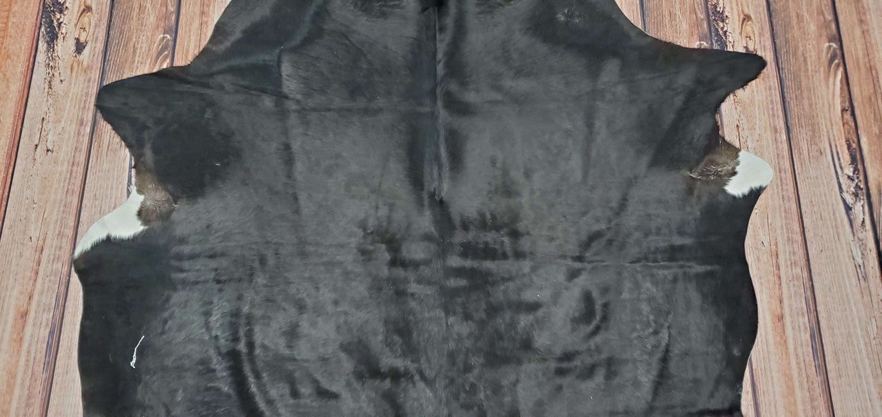This eye-catching cow hide rug is perfect for an interior that needs a touch of sophistication and warmth. The beautiful, soft black leather makes this cow rug great for any small or large space. Not only does it look amazing but the incredible softness and smoothness make it a pleasure to walk on.