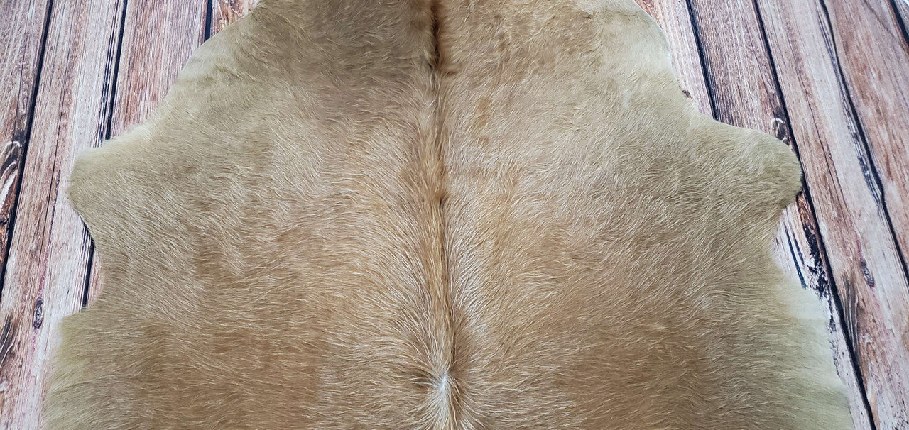 It is very easy to vacuum this cowhide rug, it is soft and natural.