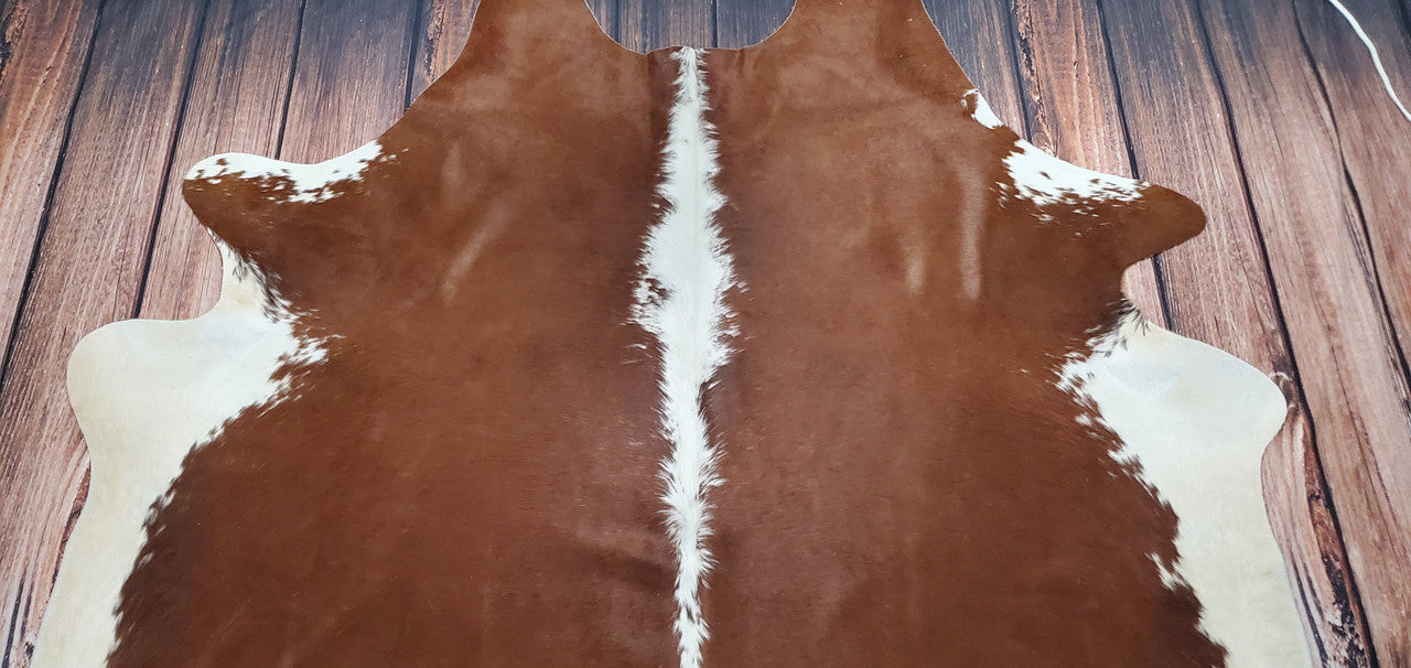 Bring a touch of southern charm to your home with these beautiful, authentic and natural cowhide rugs in Hereford patterns. Perfect for adding warmth and character to any room!