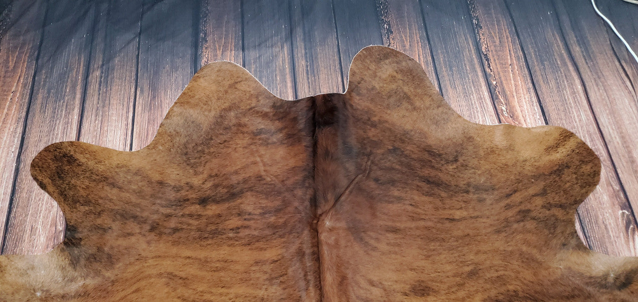 This brown brindle cowhide rug will bring an exotic and stunning look to your home. Perfect for home staging, it's trending and guaranteed to make your house stand out!