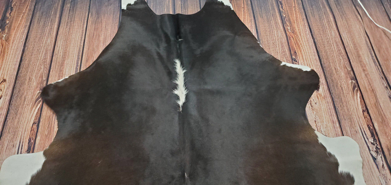 Cowhide rug is an excellent choice for both home staging and interior designing due to its gorgeous texture, natural tones and durability. Plus, you don’t have to worry about expensive shipping costs within Canada – it’s totally free!