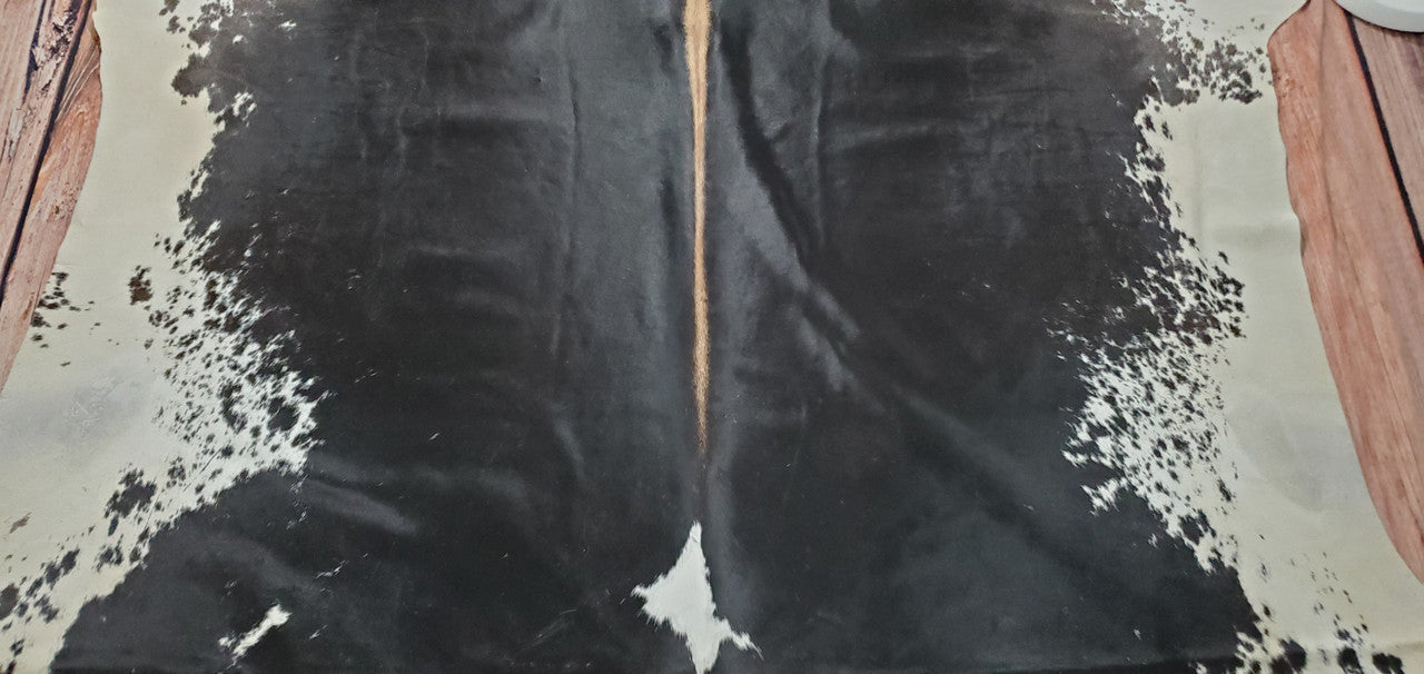 This natural cowhide rug is exactly as described and so cozy, the perfect addition to any modern room! Thank you!