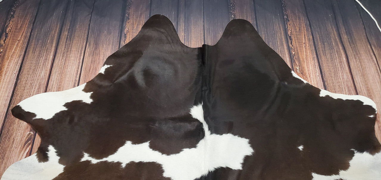 Upgrade your farm style decor with our stylish and ultra-soft cowhide rugs. Free shipping in Canada! Get the latest trend of 2023 today!