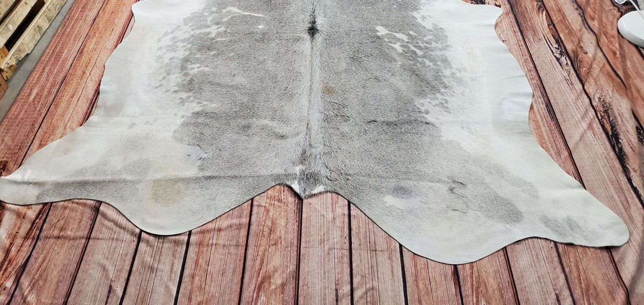 Grey cowhide rug is by no means exhaustive or hierarchical, but a style that definitely works well in any space.