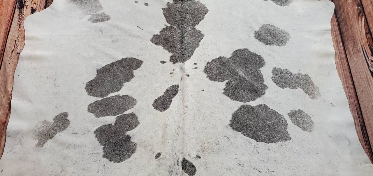 Cowhide rugs are free shipping all over the Canada