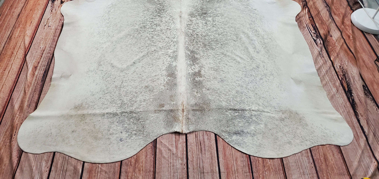 Looking for a beautiful, natural and authentic cowhide rug? Look no further than Cowhide Rugs Canada! We offer free shipping on all of our cowhide rugs within Canada, so you can enjoy our products from the comfort of your home.