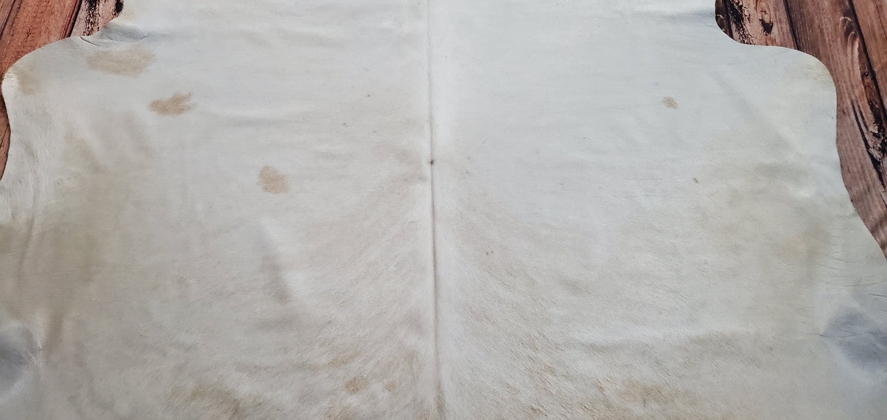 I was delighted to discover this cream cowhide rug , the quality is good, and it's very beautiful.
