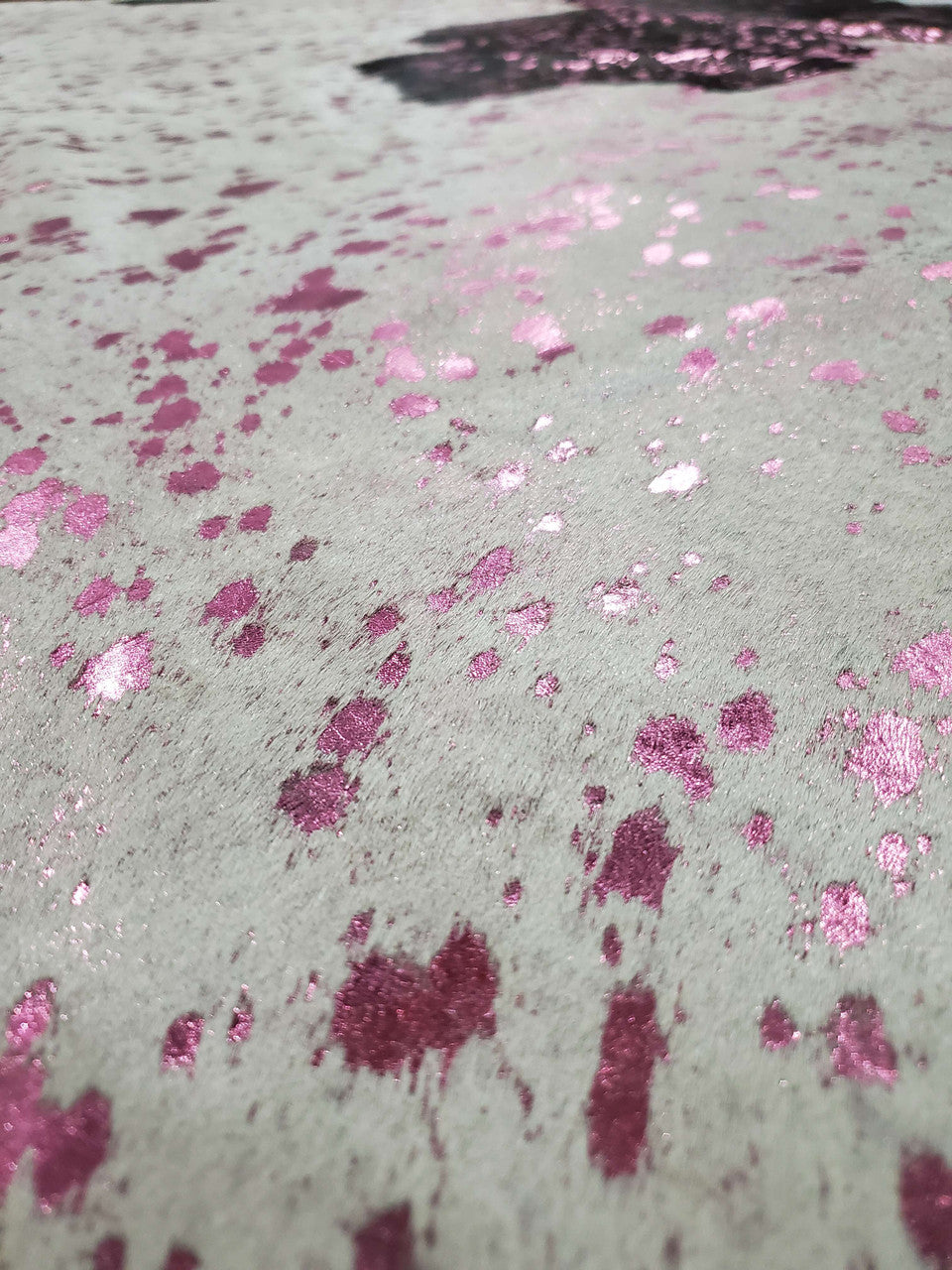 These metal pink Brazilian cowhide rugs are carefully selected with special focus and attention to detail, and handcrafted into practical floor coverings.