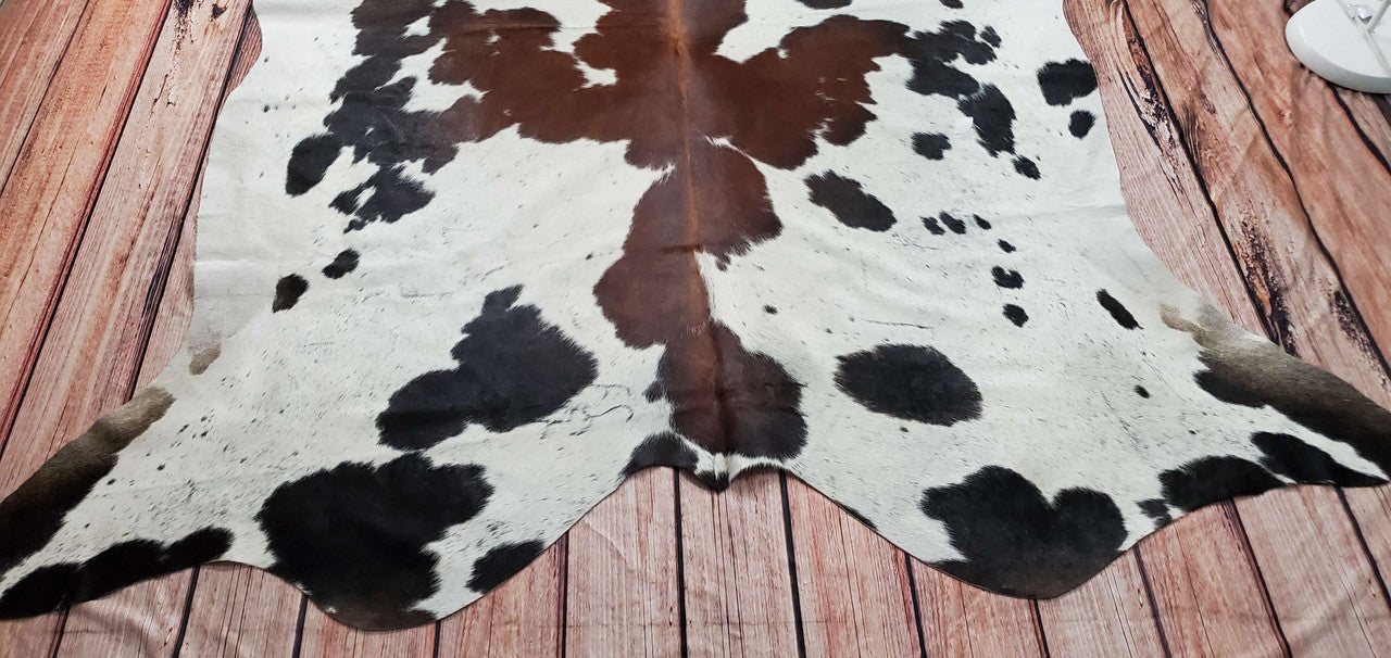 Get your cowhide rug from Decor Hut. We have the best prices, free shipping and returns on all our cowhide rugs in Canada