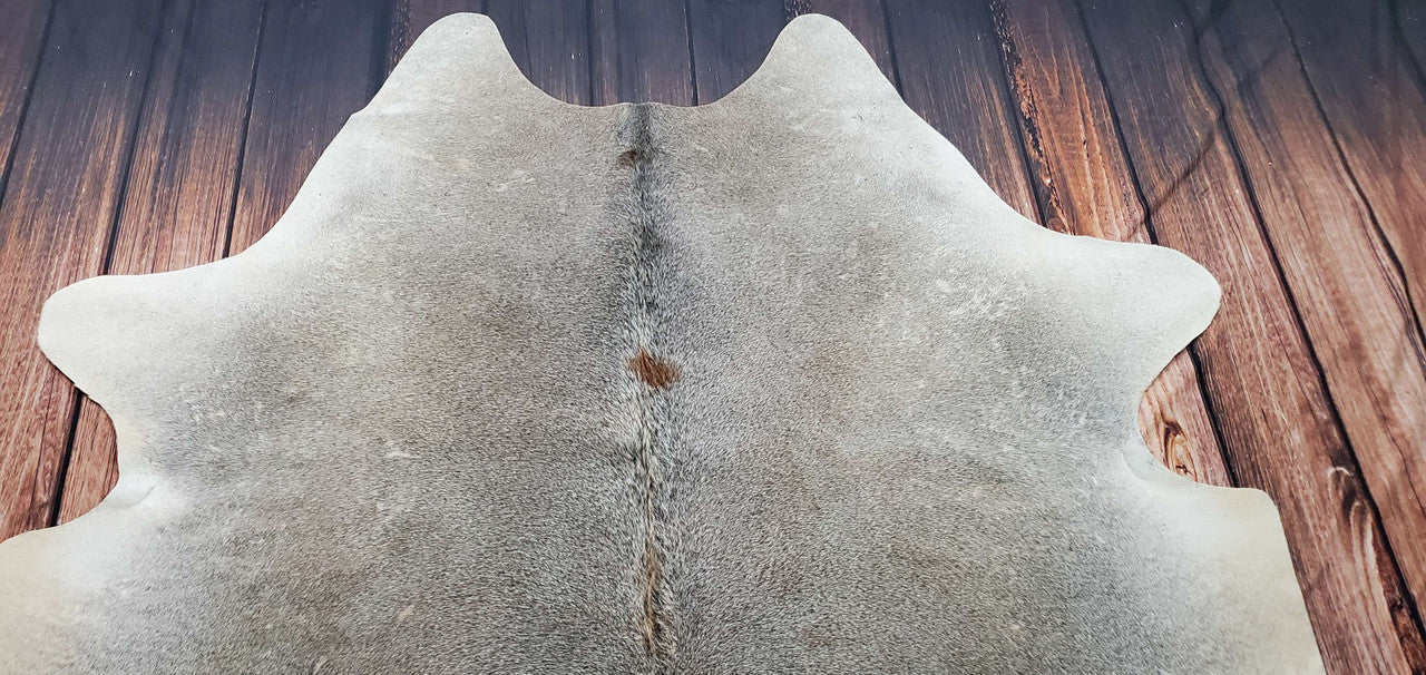 Beautiful cow-hide rug, outstanding gray tone, free shipping all over Canada and such exceptional quality!