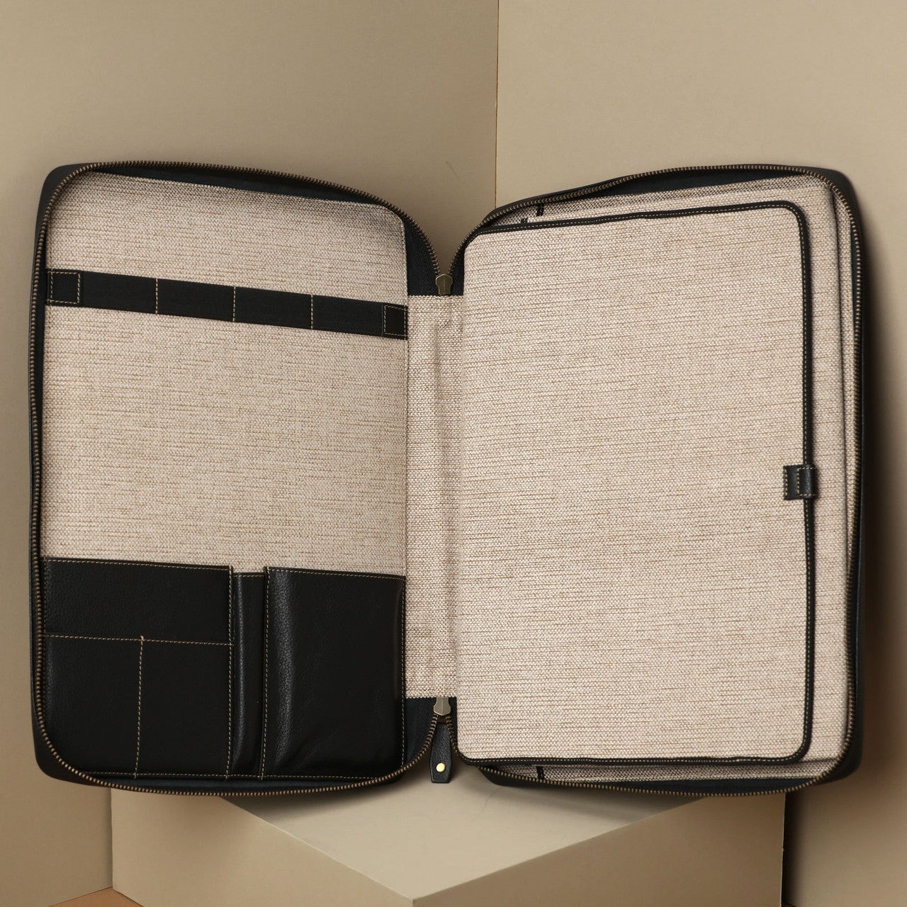 Leather portfolio case for laptop zippered