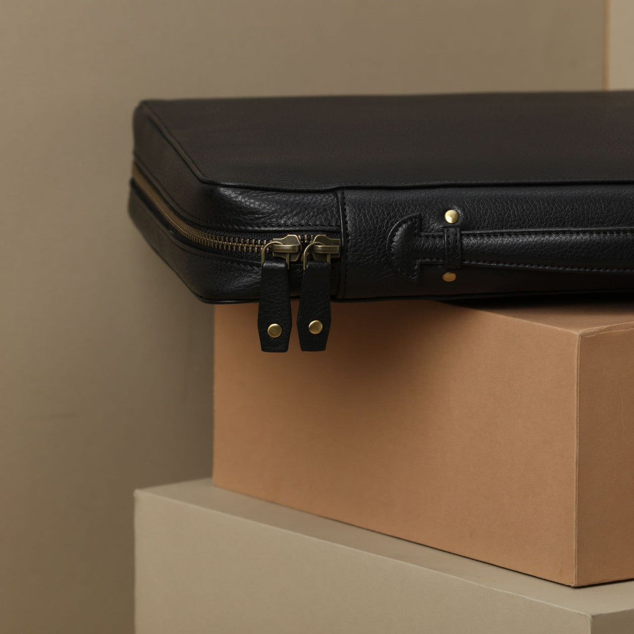 Leather portfolio case for laptop zippered