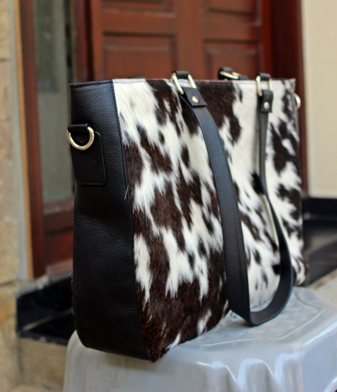 Perfect weight, pockets, color, and wonderful details. If you win the lottery you would buy so many our our cowhide messenger bags with free shipping!