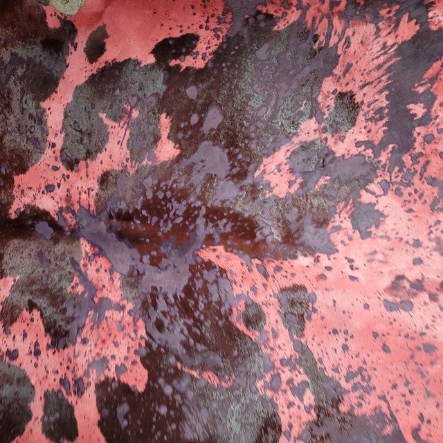 Bring a classic and modern touch to your home with an alluring metallic cowhide rug. Shop the highest quality cowhide rugs in Canada from our extensive collection!