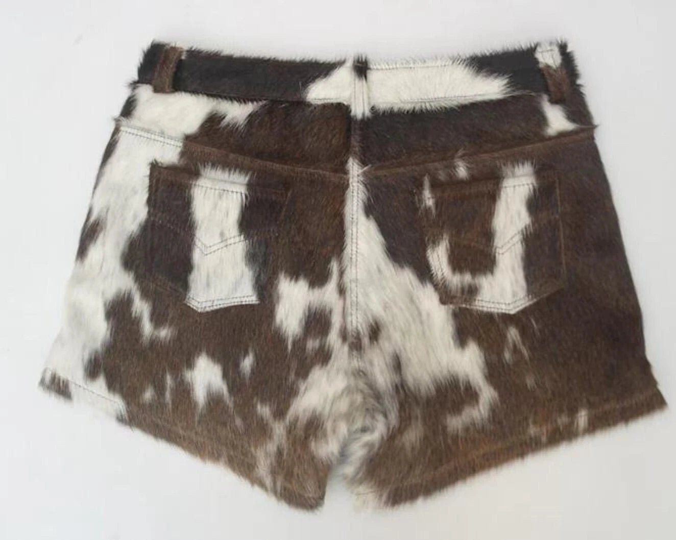 Authentic cowhide shorts for women with hair-on-hide texture. These cow fur shorts for ladies deliver a high-waist fit and western-inspired edge for standout seasonal looks.