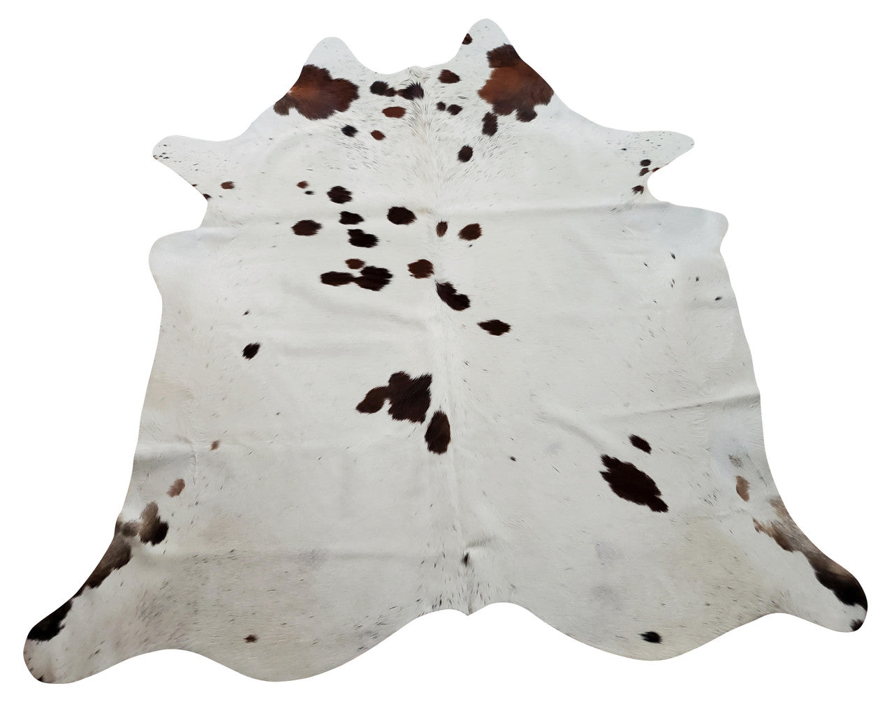 You can mix cowhide rug with sheepskins, brown white cowhide decor gives modern touch to your living room.
