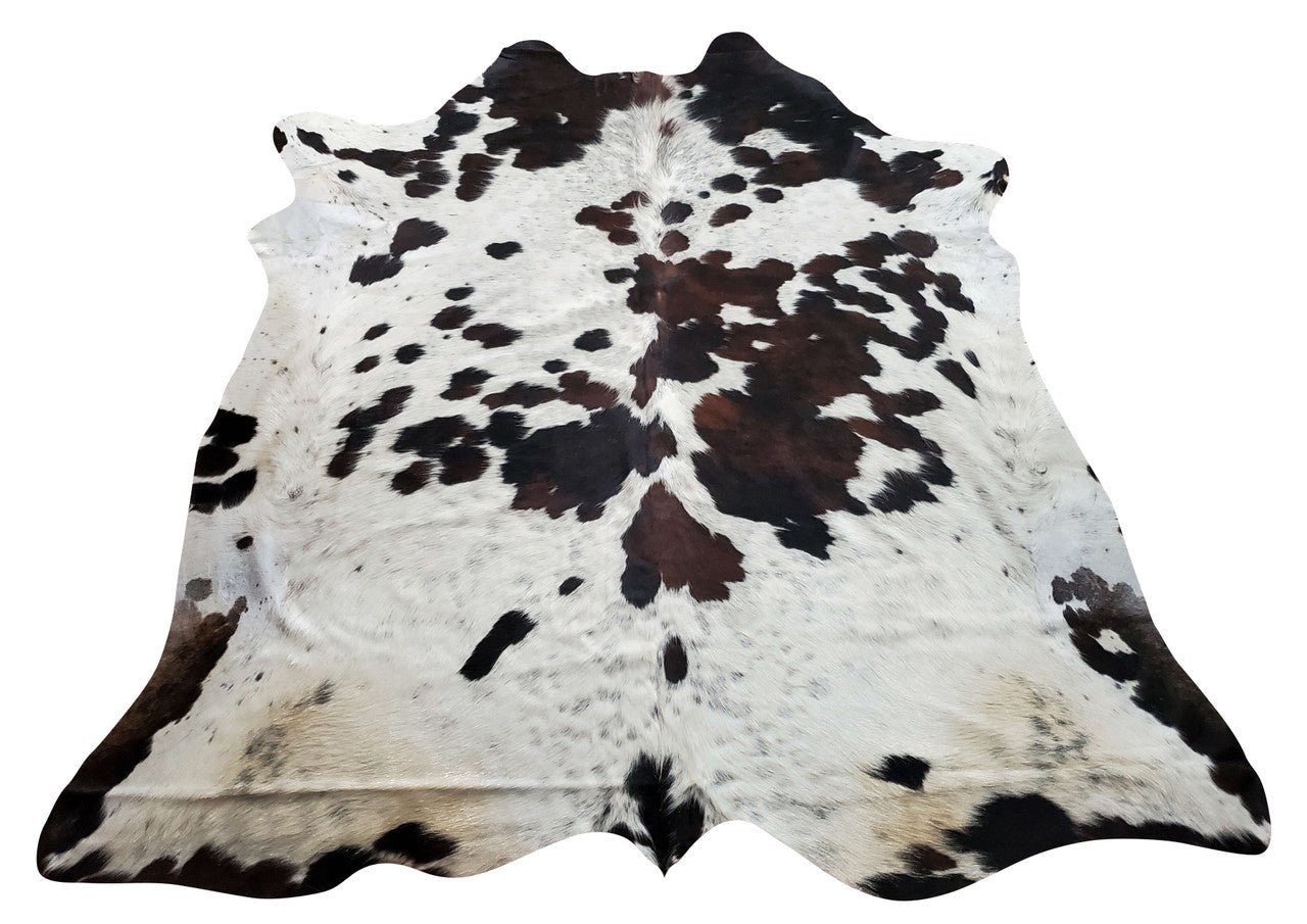 We are so in love with our new Brazilian cowhide rug! It’s beautifully made and fits our space so well.