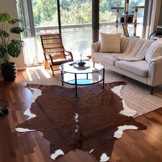 Transform Your Space with a Stunning Cowhide Rug - Creative Ideas to ...