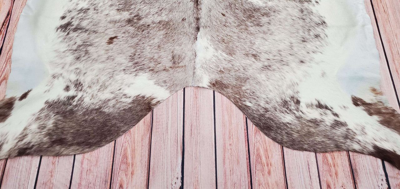 Transform your home with Brazilian cowhide rugs! Add warmth and texture to any room with these unique brown and white, perfect for interior decorations, wall hanging and upholstery.