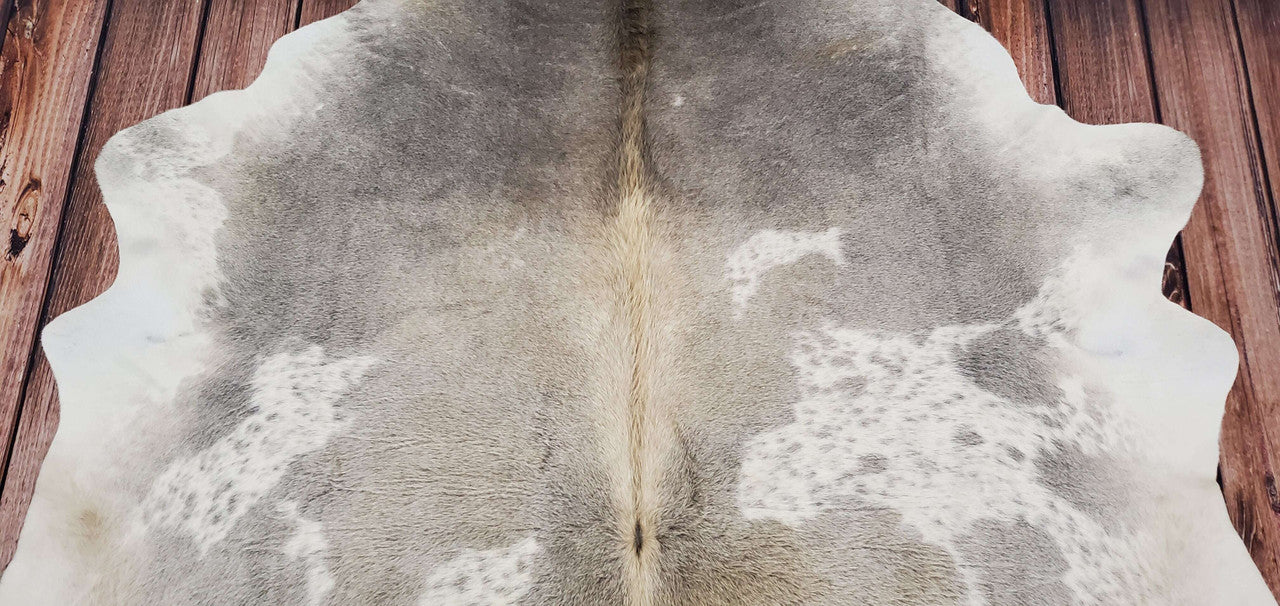 Bring rustic charm to your home with authentic cowhide rugs - free shipping all over Canada! Shop our selection of luxurious and unique rugs today.