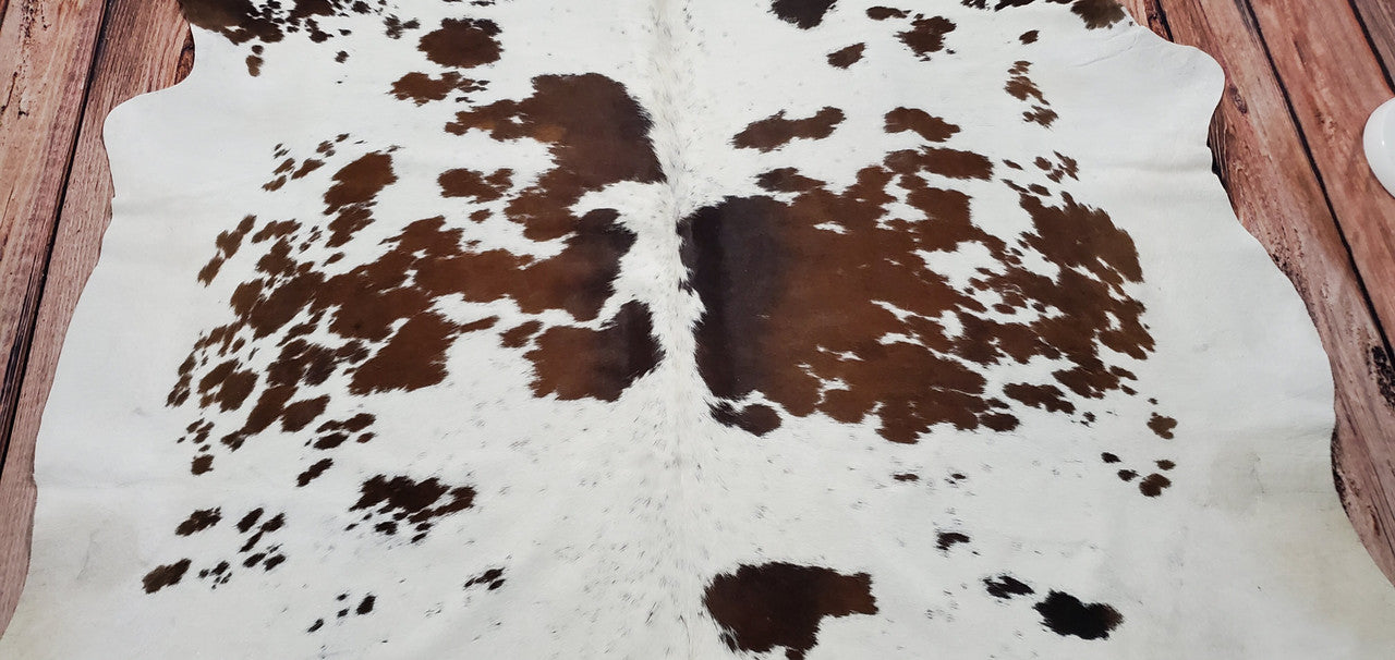 Medium Cowhide Rug Spotted Tricolor 7.4ft x 6.8