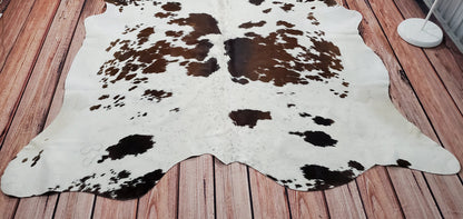 Medium Cowhide Rug Spotted Tricolor 7.4ft x 6.8