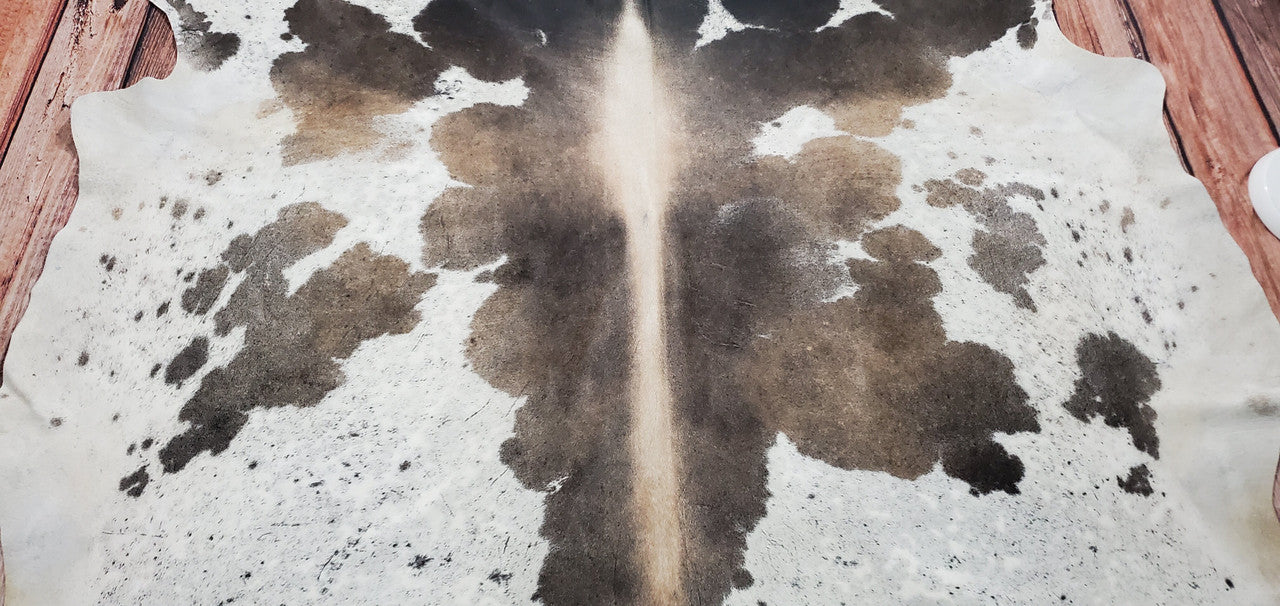 Stunning new Brazilian cowhide rug, the quality is fantastic. It is exactly as described and met every expectation.

