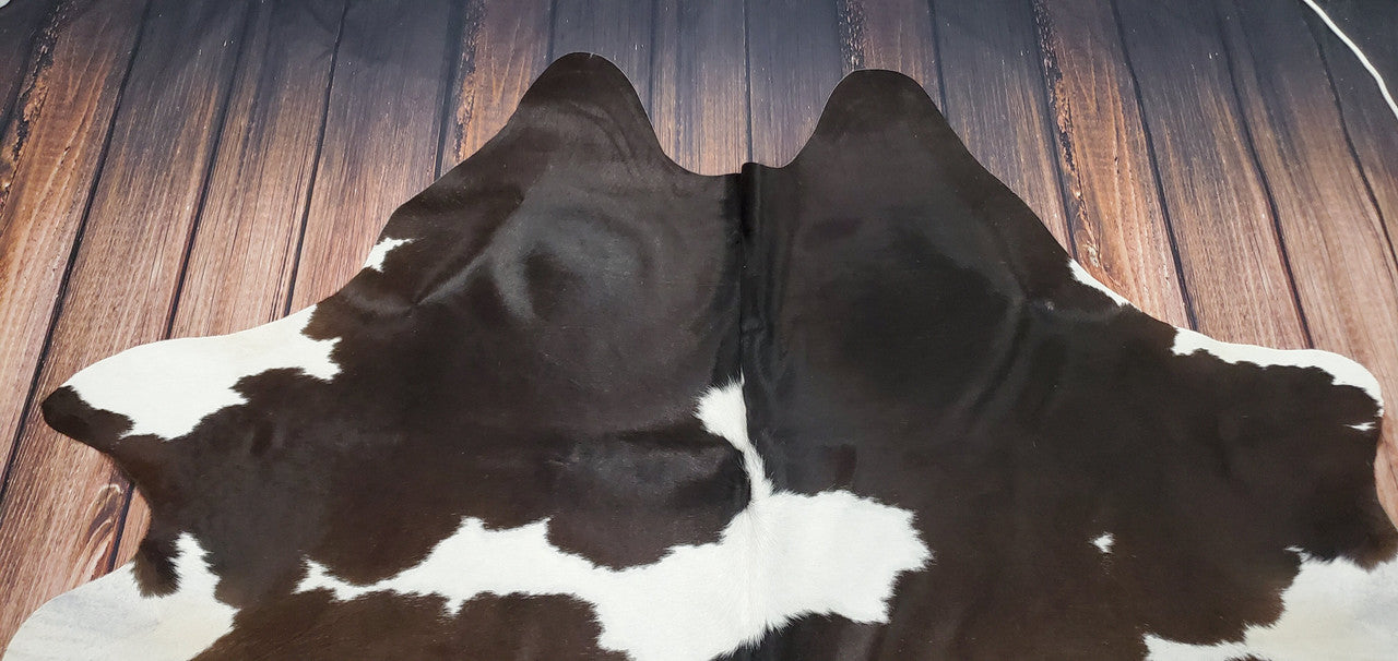 Upgrade your farm style decor with our stylish and ultra-soft cowhide rugs. Free shipping in Canada! Get the latest trend of 2023 today! 