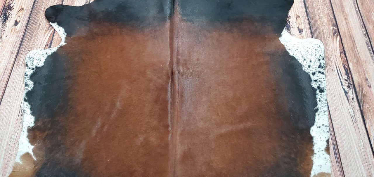 This type of cowhide rug can add a bit of flair to any room in your home, whether you place it in your living room, bedroom, or even your kitchen plus free shipping all over the Canada