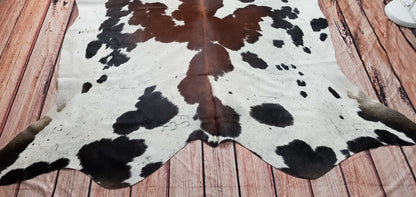 Get your cowhide rug from Decor Hut. We have the best prices, free shipping and returns on all our cowhide rugs in Canada
