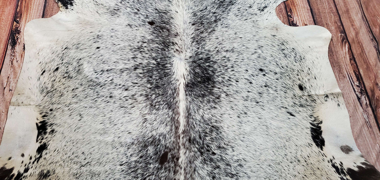 This cowhide rug looks like a work of art. Its exquisite designs and bright colours are breathtaking. The size is accurate, and it is the perfect size for any space.
