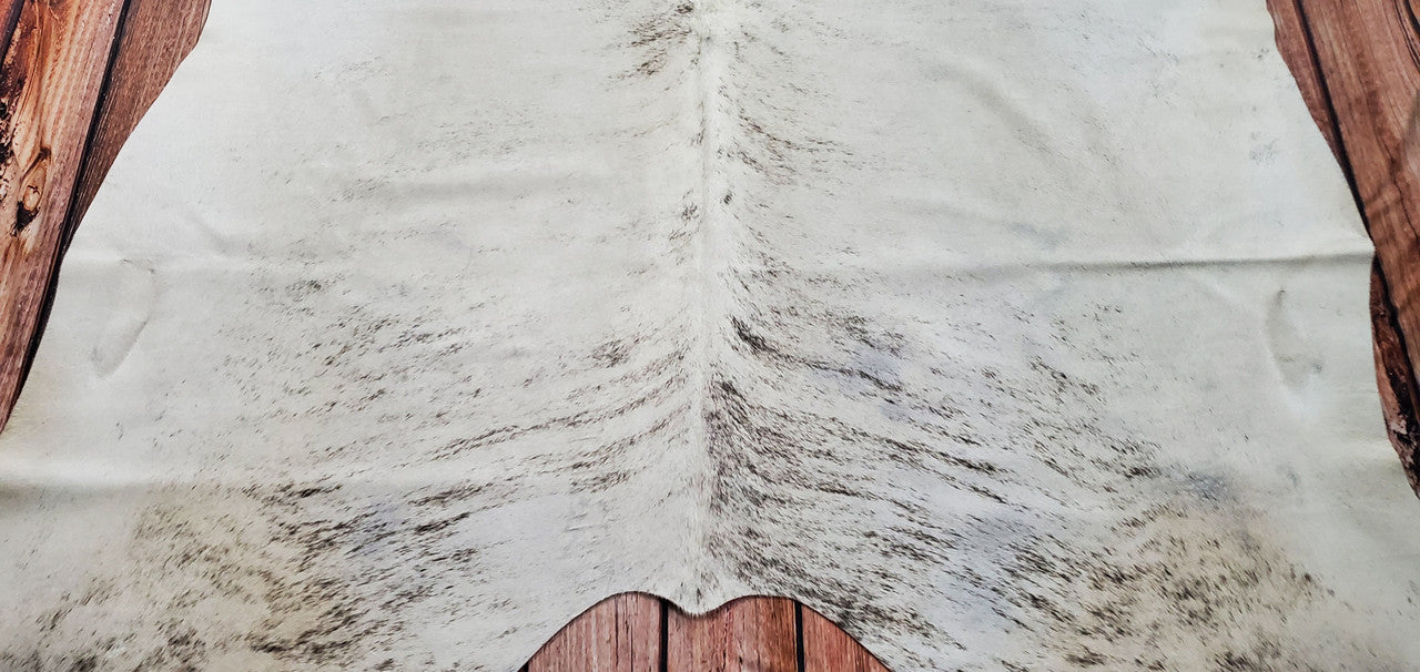 If you are located in Canada and searching for a cowhide rug to reach you asap, look no further, this premium Brazilian is one of a kind, natural and exotic. 