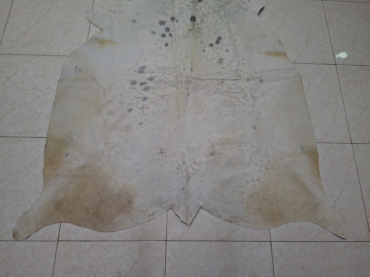 Small Natural Grey White Cowhide Rug 5ft x 5ft