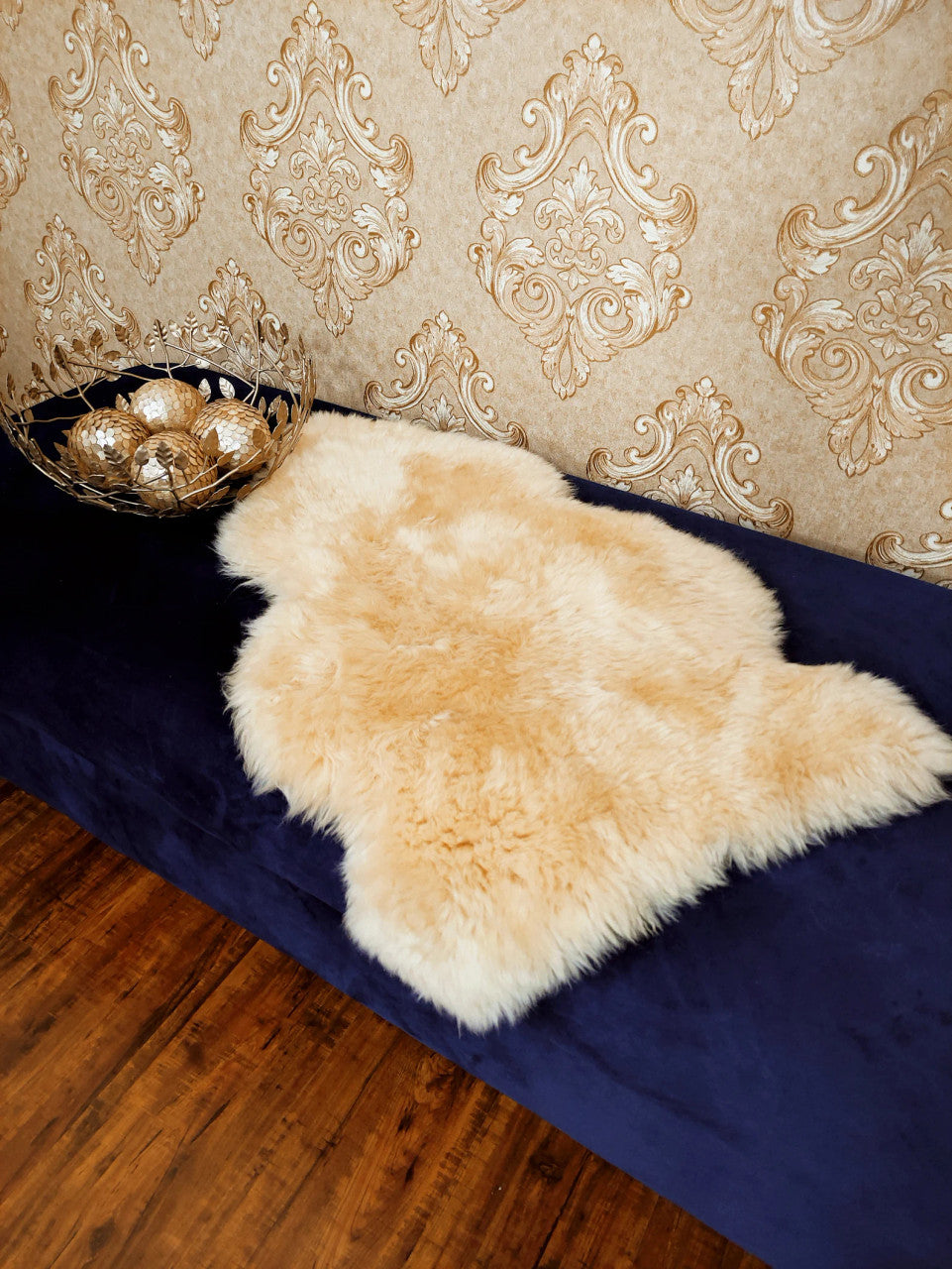 Discover the ultimate in plushness and sophistication with a champagne sheepskin rug. Upgrade your home to new levels of luxury.