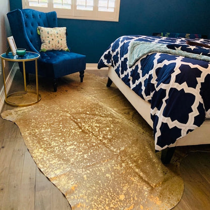 Treat your home to the highest quality cowhide rugs in Canada! Our silver cowhide rugs are authentic, natural and the best money can buy.