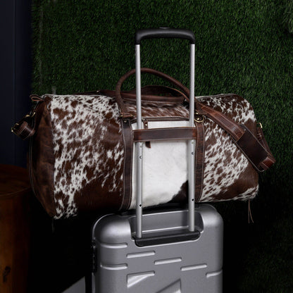 Experience sophistication on the go with our tricolor cowhide travel bag—a durable, stylish companion for explorers, gym-goers, and gift enthusiasts