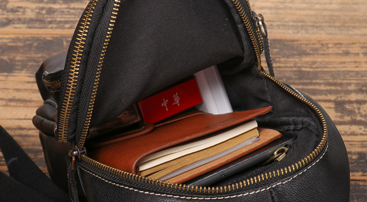 Men’s cowhide leather crossbody sling bag with usb port