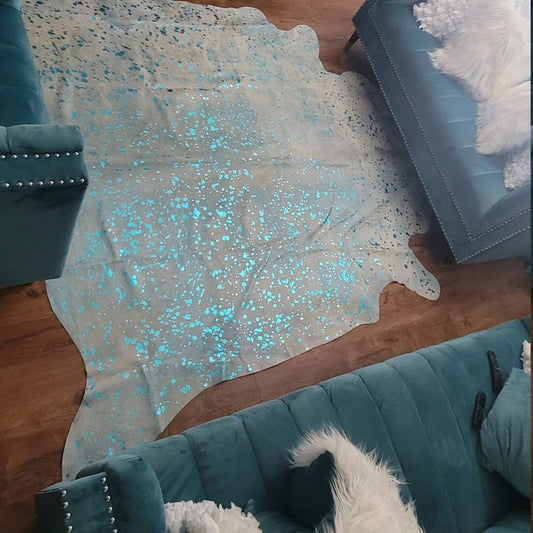 Transform your living space with the perfect metallic cowhide rug! Shop from a variety of modern and traditional designs available in Canada. Add a touch of style to any room!