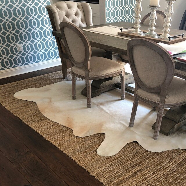 Introducing the most authentic cowhide rugs in Canada! Get free shipping and unbeatable prices on these luxurious, handmade rugs. Shop now!