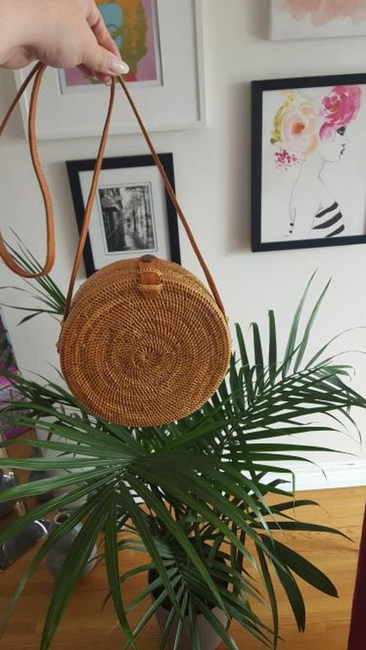 round straw crossbody bag Canada are perfect to take to Wasaga beach or blue mountains. 