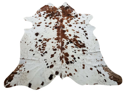 Keep the boring vibes at the bay and buy this medium cowhide rug in a beautiful salt and pepper pattern, it will be great for any space either modern or oldy.  